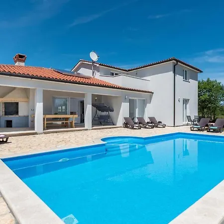 Luxury Dream With Private Pool For A High Level Of Privacy 拉宾